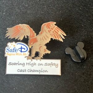 WDW CAST MEMBER AWARD - SOARING EAGLE Safe D Begins With Me Champion DISNEY PIN